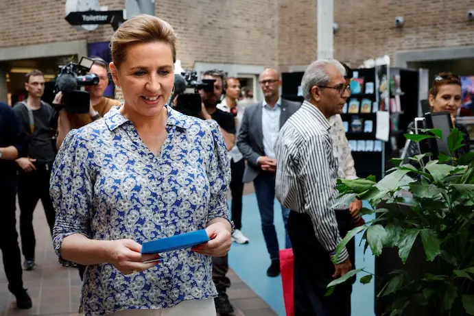 Премьер-министра Дании избили на улице Копенгагена; подозреваемый арестован