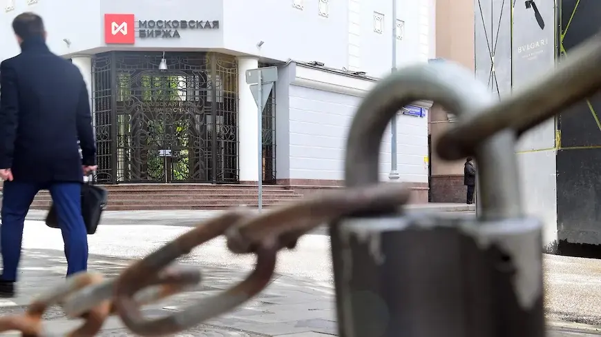 Санкции против Мосбиржи. Больно, но не смертельно.