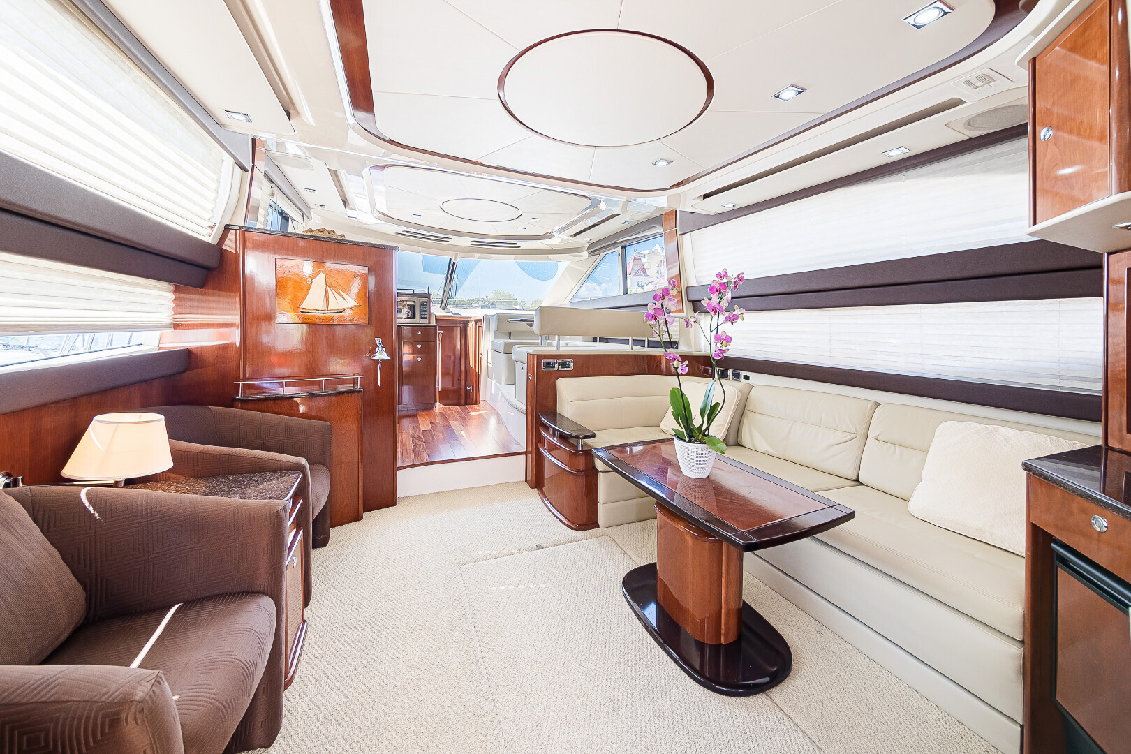 Лето для большинства россиян, - время для путешествий, экскурсий и отдыха. Морская прогулка, это лучшее, что может быть.