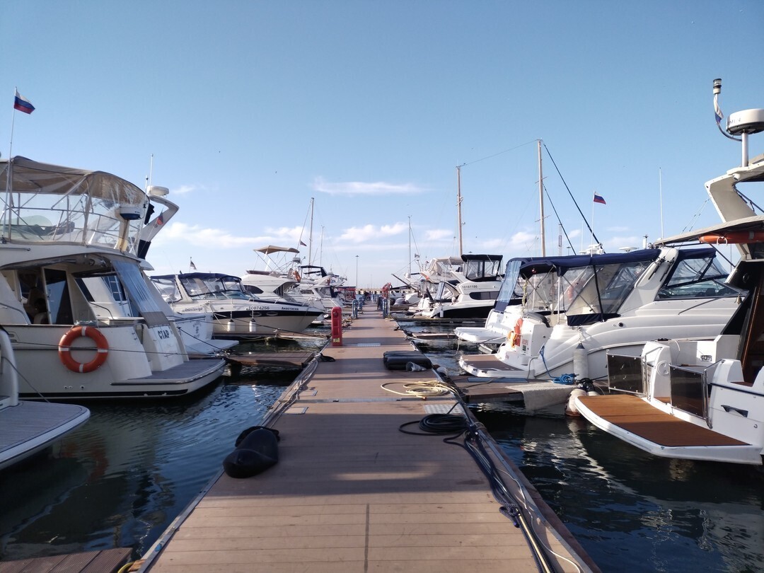 Лето для большинства россиян, - время для путешествий, экскурсий и отдыха. Морская прогулка, это лучшее, что может быть.