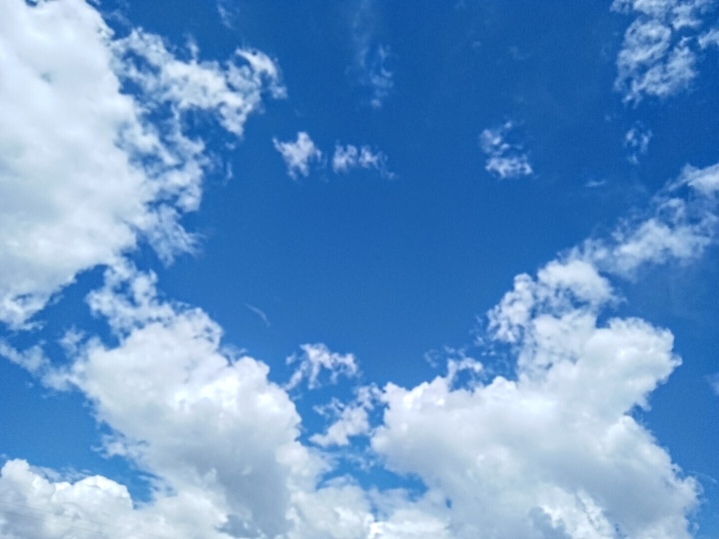 Живу без телевизора 20 лет. При этом в курсе новостей, видела все, что хотела увидеть. Что мне заменило зомбиящик, из которого столько мути льется...