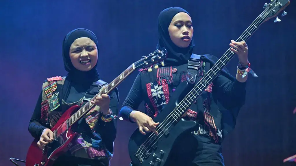 Фестиваль Гластонбери 2024: Музыка, Радость и Звезды Первого Дня