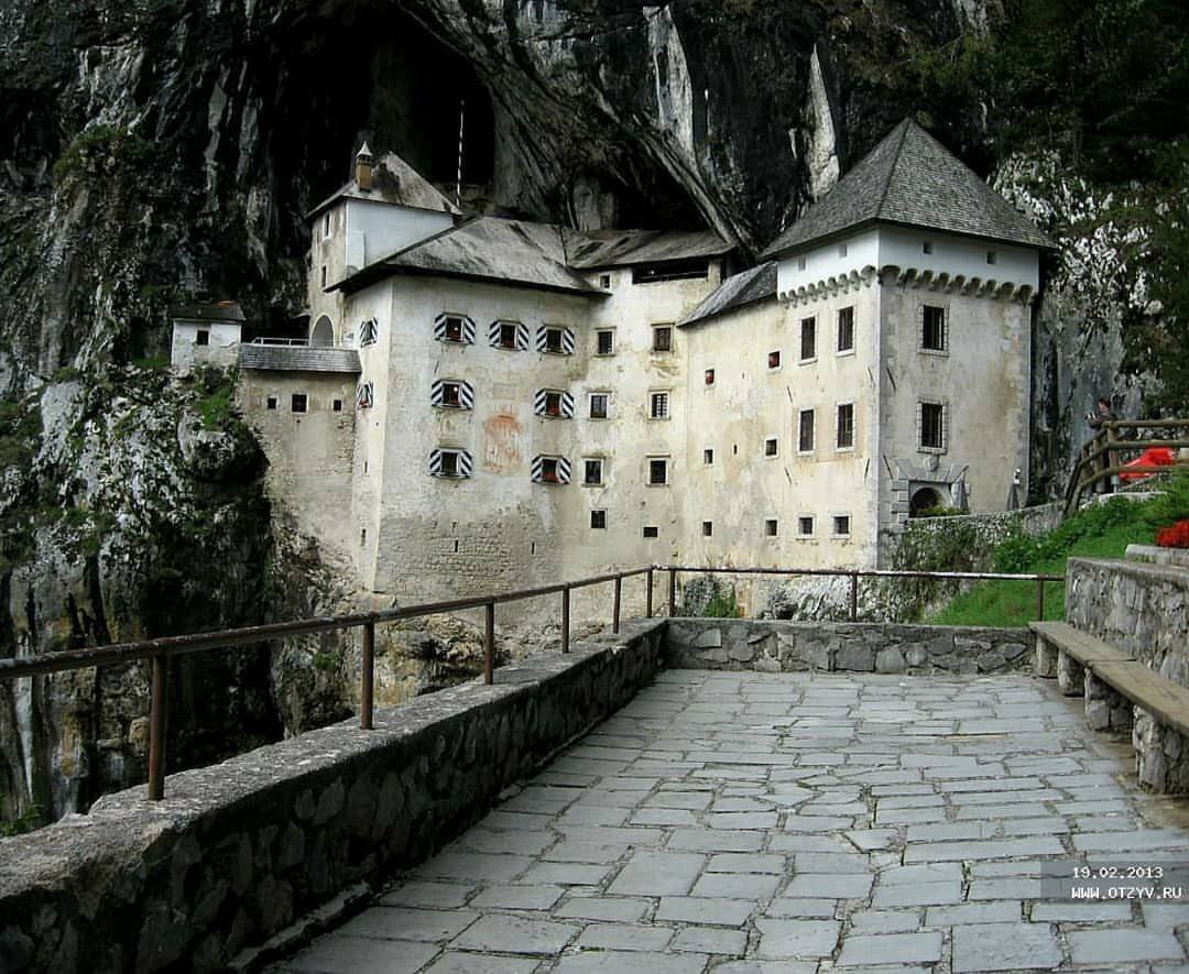 "Предъямский замок: Жемчужина в скале Словении"