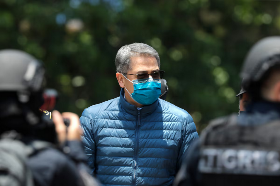 Экс-президент Гондураса приговорен к 45 годам заключения за торговлю наркотиками в США