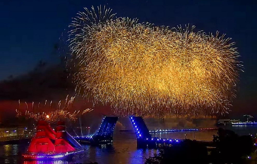 Алые паруса 2024. Как прошел праздник выпускников в Санкт-Петербурге