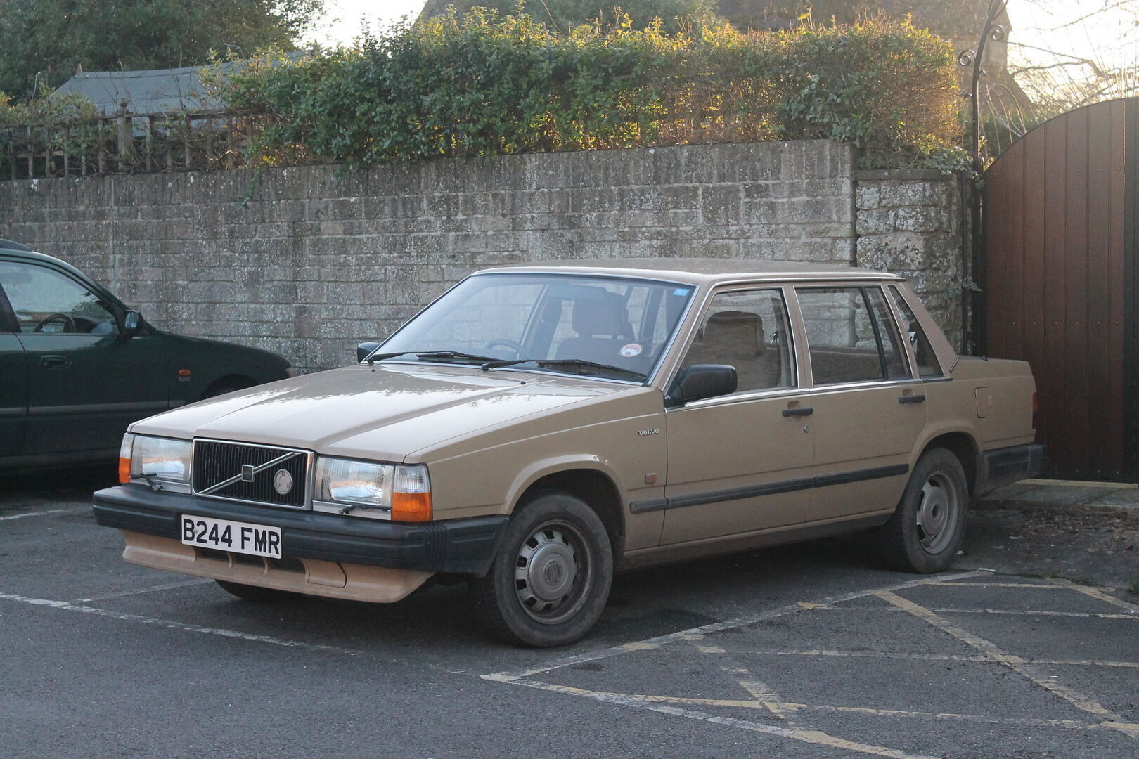 Мальчик написал в тетради 40000 раз название марки автомобиля и попросил подарить компанию автомобиль. Интересно, а какая автомобильная компания могла