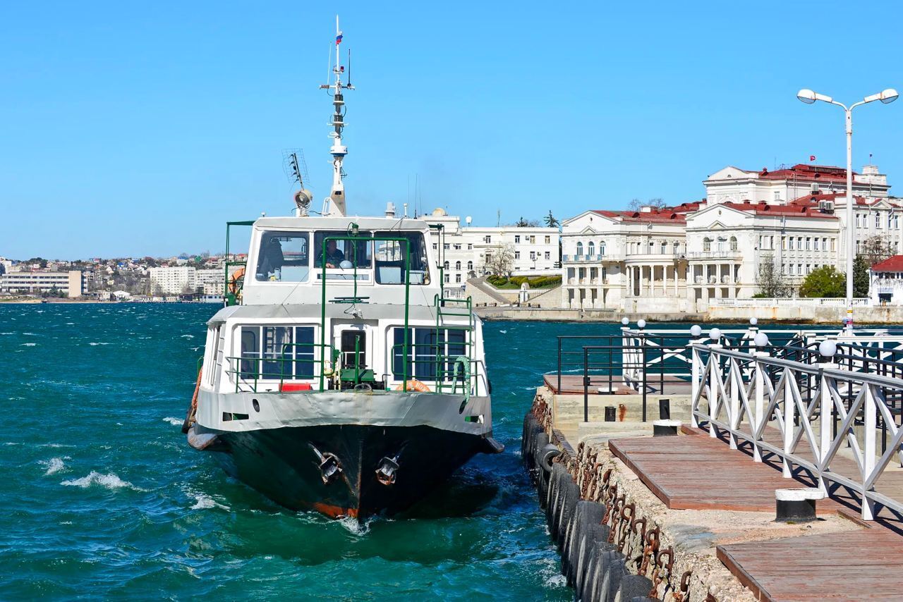 Прекращение работы морского и пассажирского транспорта в Севастополе: причины и последствия