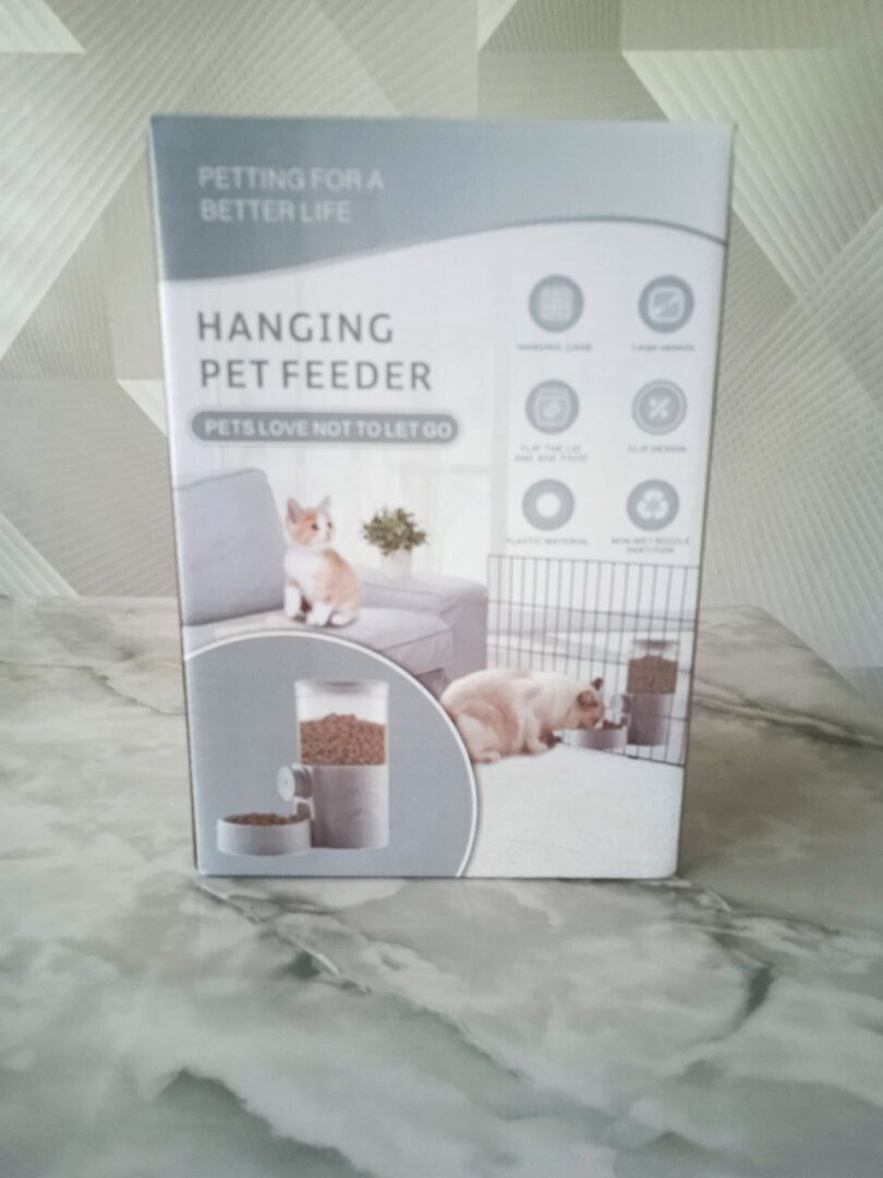 Хотела сделать кошке подарок — купила кормушку, но ее придется возвращать!