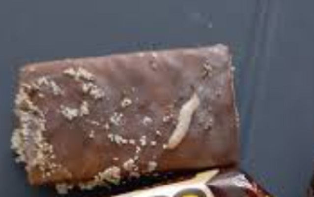 Мы купили племяннику конфеты с червяками в супермаркете! Как поступить в такой ситуации?