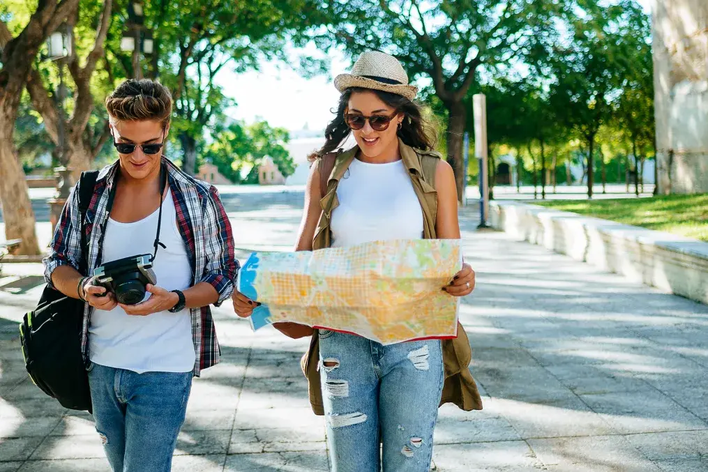 Как избежать стереотипа о «глупом американце» во время поездки за границу