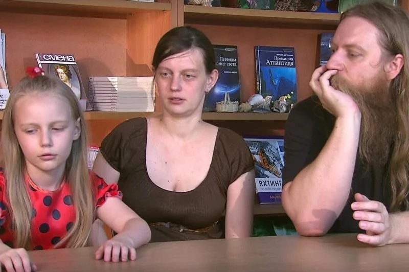 Конвейер из детишек Тепляковых, рано заканчивающих школу, а затем штурмующих вузы Москвы, пока и не думает заканчиваться.