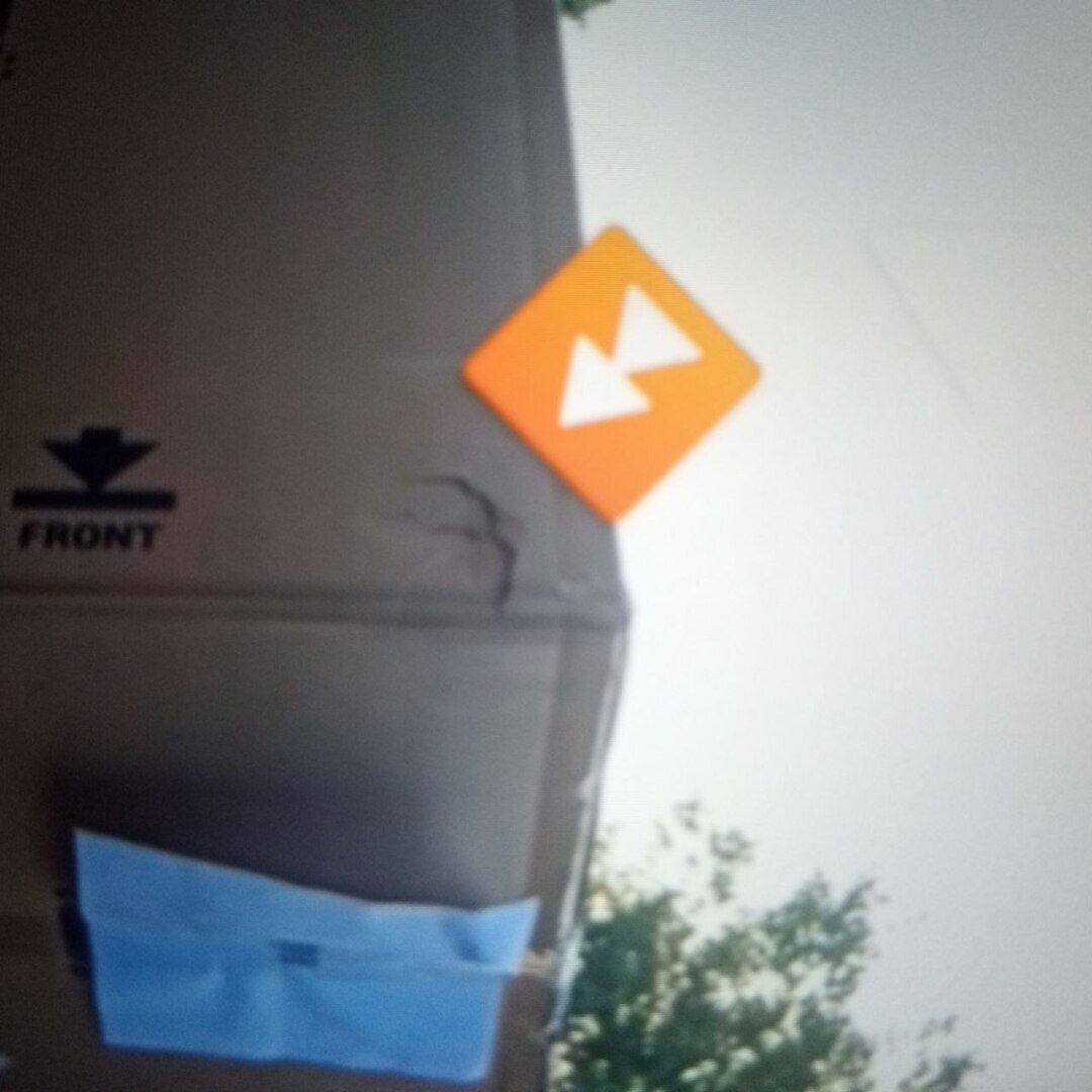 Купили новый холодильник, но его доставили с повреждениями. Разбирательство продолжается!