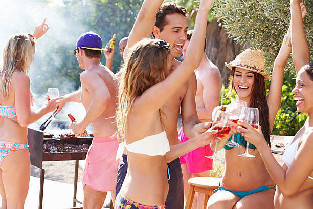 Как одеваться в жару или почему сейчас носят трусы на улице?