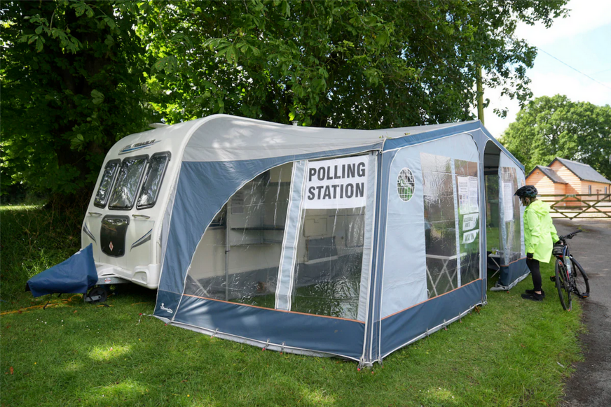 Убедительная победа Лейбористской партии Великобритании положила конец 14-летнему правлению консерваторов