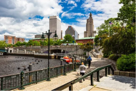Город, который передвинул реки и стал культурной столицей Англии