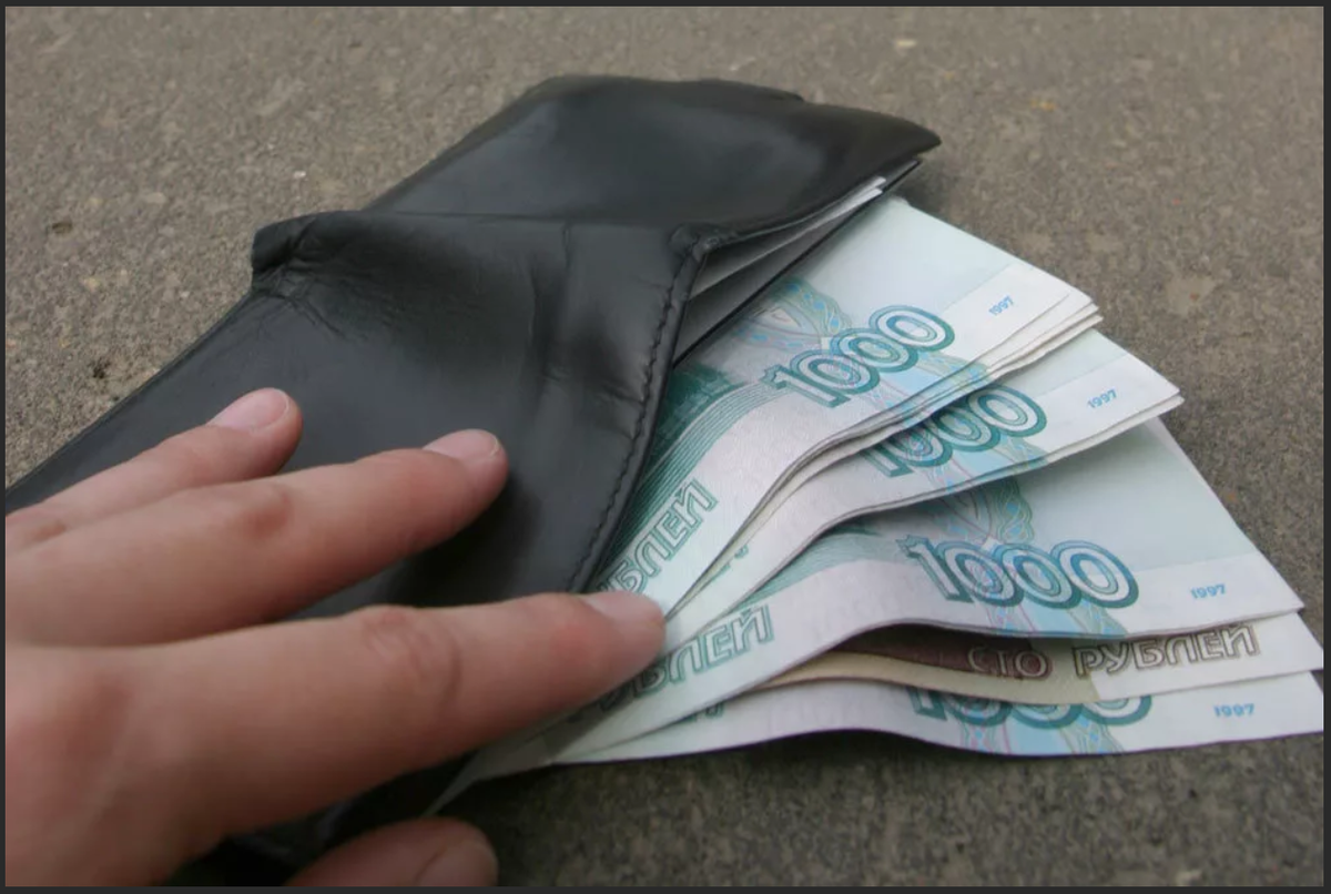 Женщина нашла в магазине 10 000 и забрала их себе. Суды признали это кражей, однако Верховный суд заявил, что находка – это не всегда кража