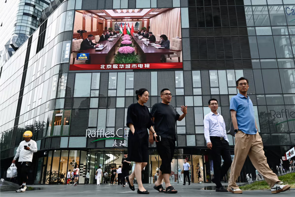 С Орбаном в Китае и Моди в России, многополярный мир Путина обретает форму