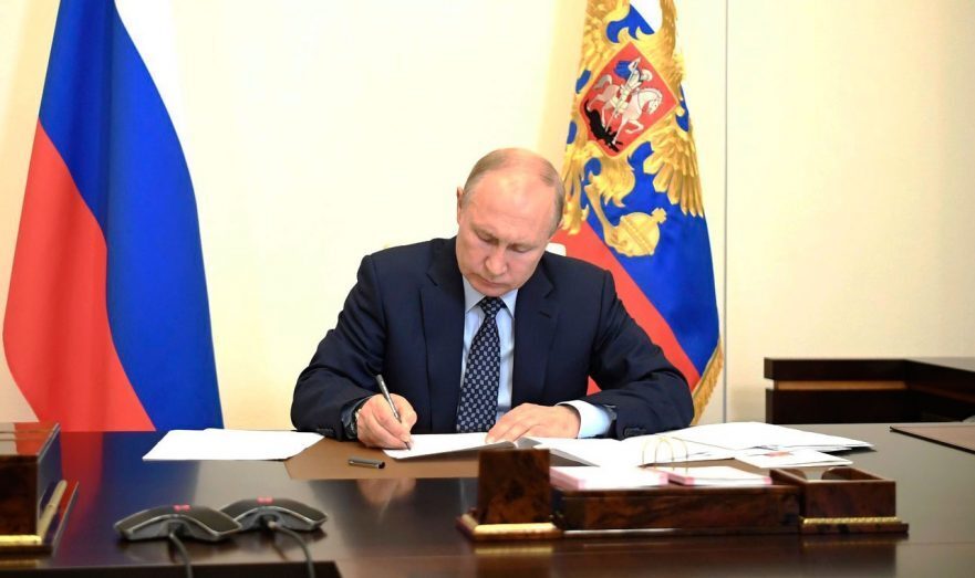 Пенсию работающих пенсионеров начнут индексировать с 1 января 2025 года: закон принят, но проблемы остались