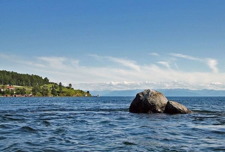 Листвянка, это место где дочь Ангара убегает от отца Байкала