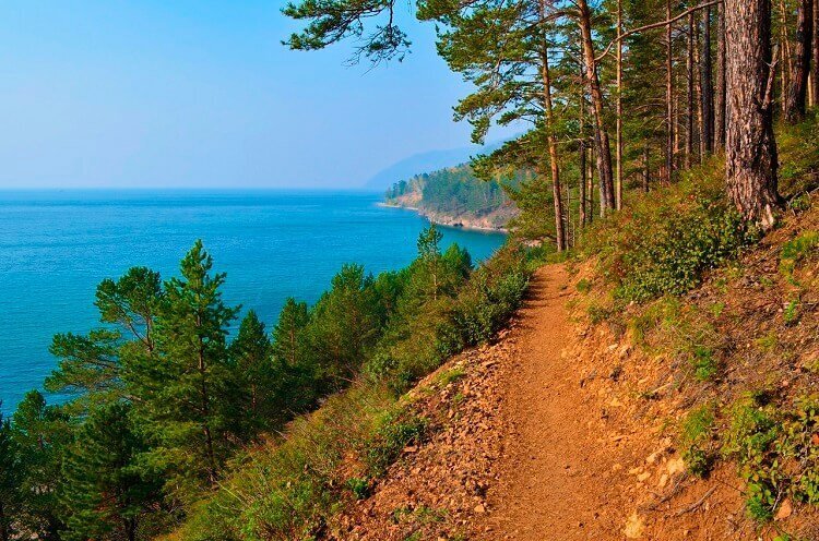 Листвянка, это место где дочь Ангара убегает от отца Байкала