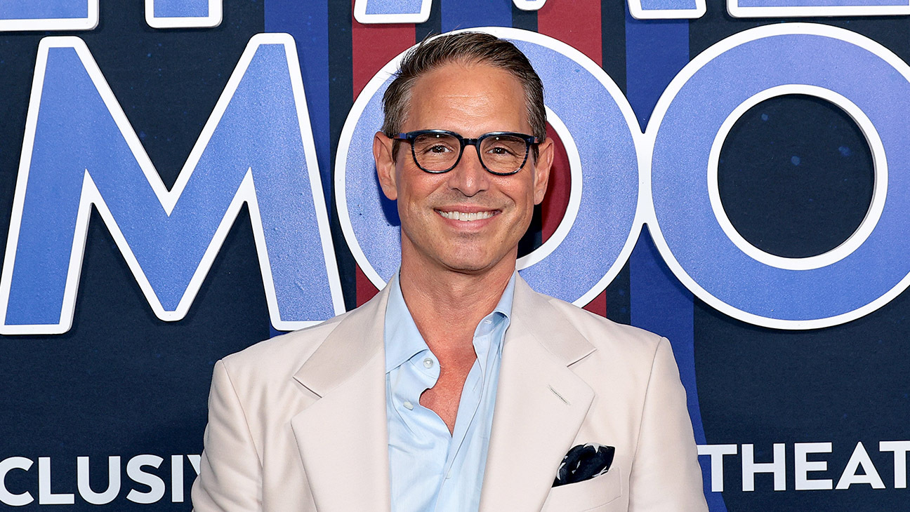 Режиссер фильма Унеси меня на Луну об открытости NASA к теории заговора