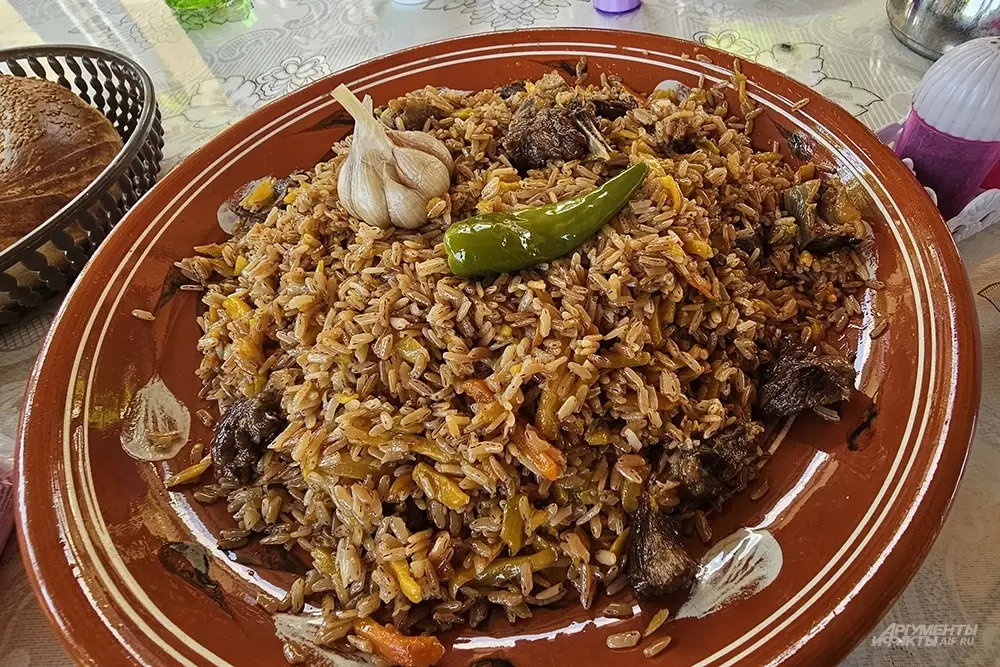 «Съела плов, бегала голая». Как правильно выбрать главное узбекское блюдо?
