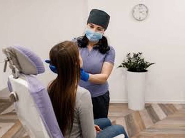 Стоит ли удалять жировики на голове, если они не увеличи­ваются и не беспо­коят?