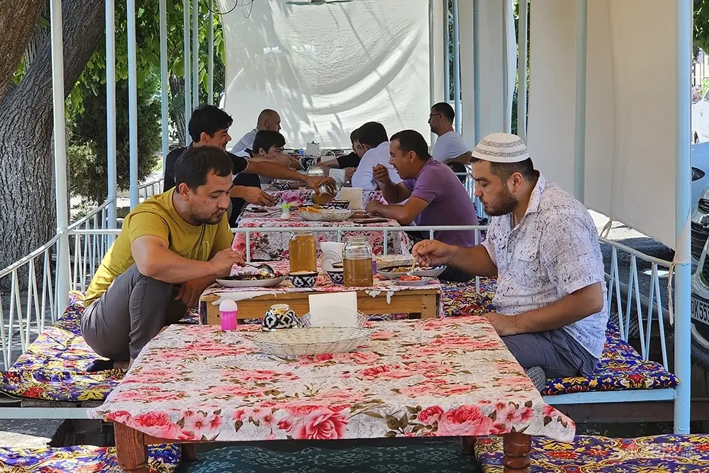 «Съела плов, бегала голая». Как правильно выбрать главное узбекское блюдо?