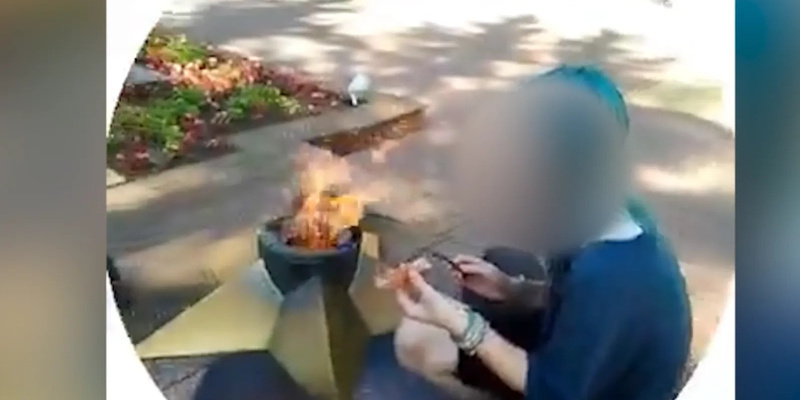 Бастрыкин взял под контроль уголовное дело в отношении девушки из Рузы, жарившей сосиски на "Вечном огне"...