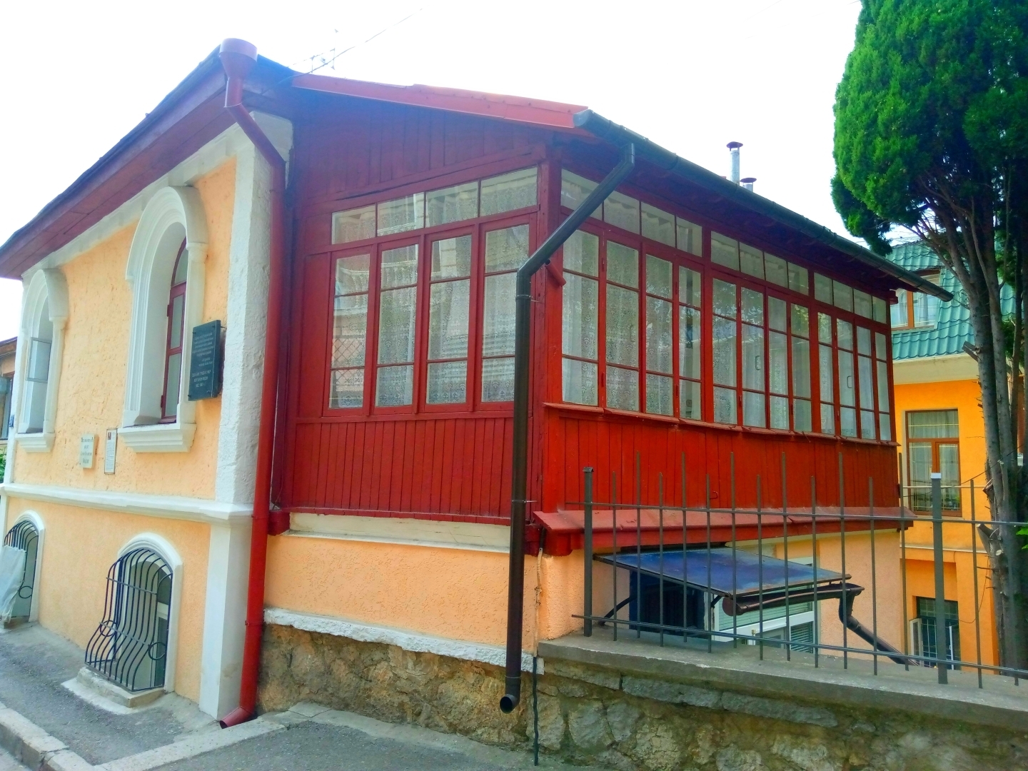 Забытый кумир молодёжи России: Как великого человека убила критика завистников. Его последнее пристанище в Ялте (фото)