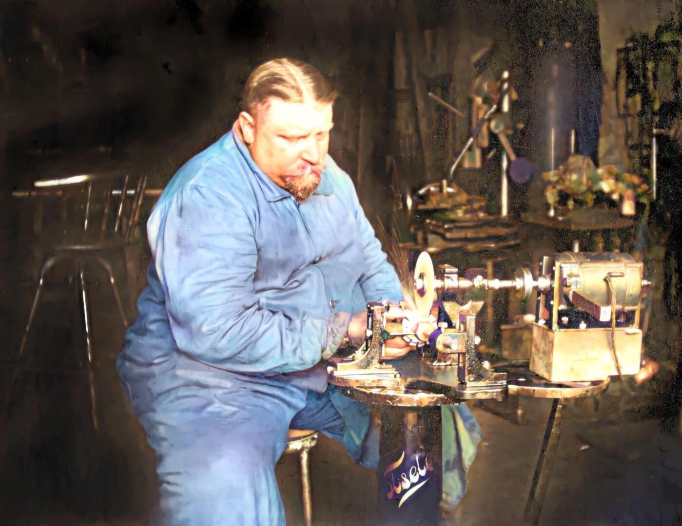 Центр был справа