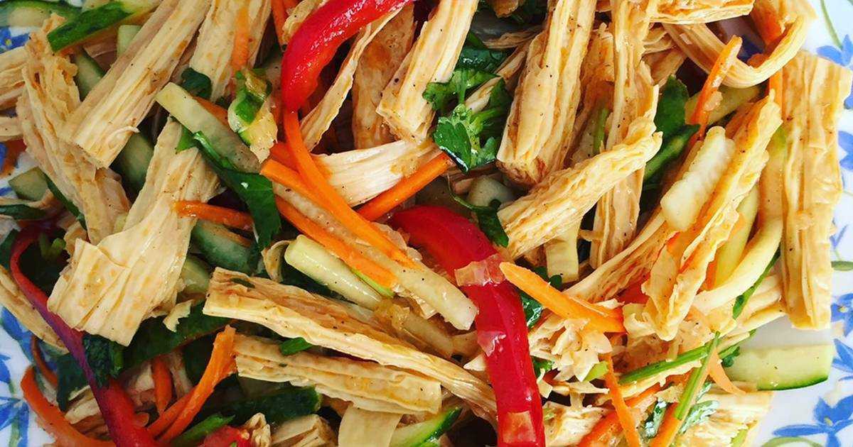 Как делается одна из популярнейших закусок - соевая спаржа? Вы будете удивлены