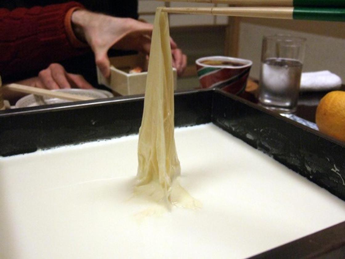 Как делается одна из популярнейших закусок - соевая спаржа? Вы будете удивлены