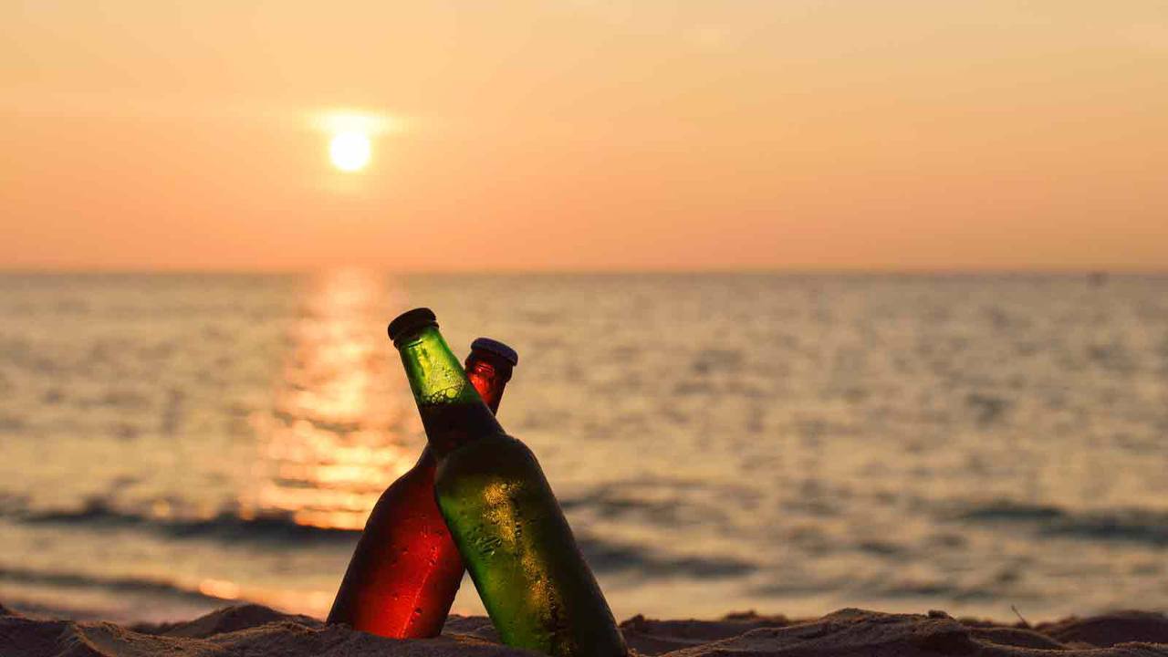 "Безопасность на Пляжах: Депутат Хамзаев Предлагает Запретить Продажу Алкоголя в Радиусе 500 Метров"