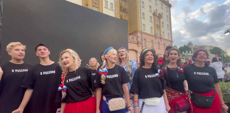 SHAMAN окрасил американское посольство в триколор!