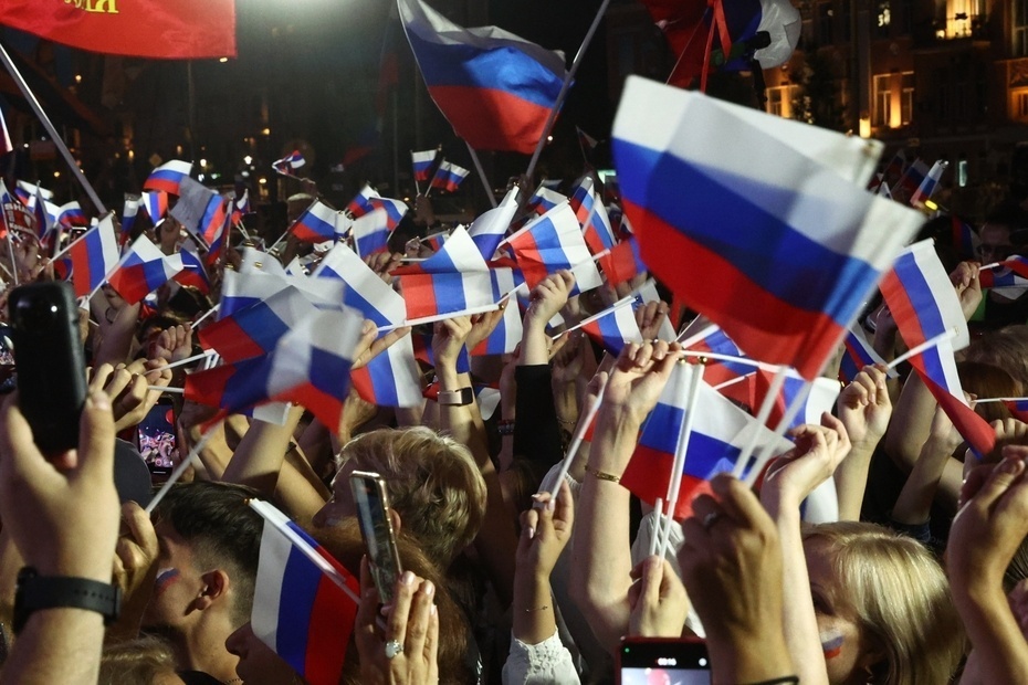 SHAMAN окрасил американское посольство в триколор!