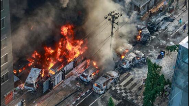 Полная остановка экономики Бангладеш из-за ожесточенных протестов, которые поставили премьер-министра Хасину в затруднительное положение