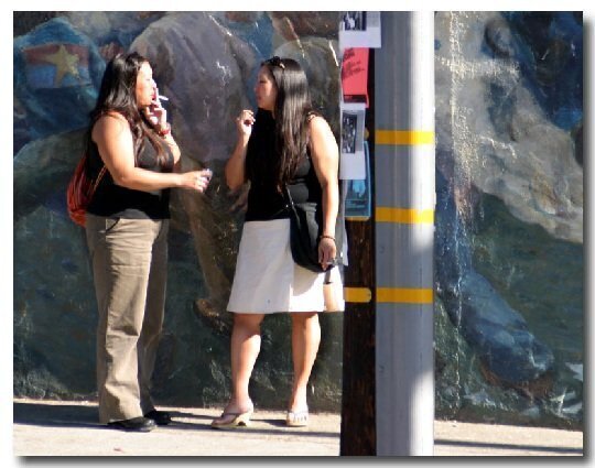 Госдума РФ готовит проект о запрете курения на остановках и у входов в магазины