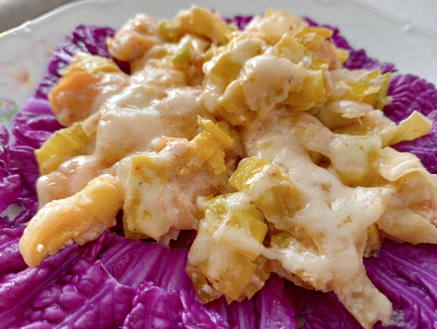 Лук-порей в сливках с курицей и сыром. Пошаговый рецепт с фото.