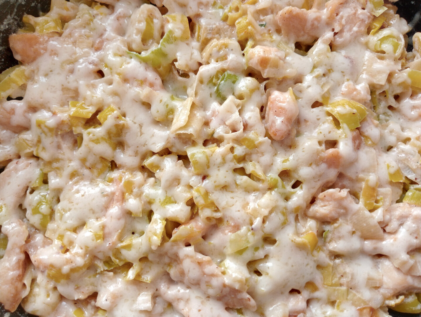 Лук-порей в сливках с курицей и сыром. Пошаговый рецепт с фото.