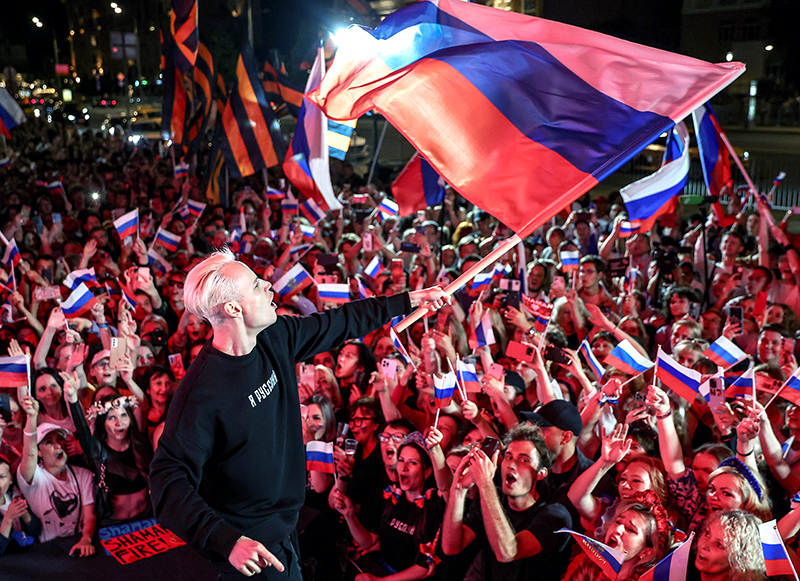 Шаман и его "сольный" протест: как Дронов стал заслуженным артистом