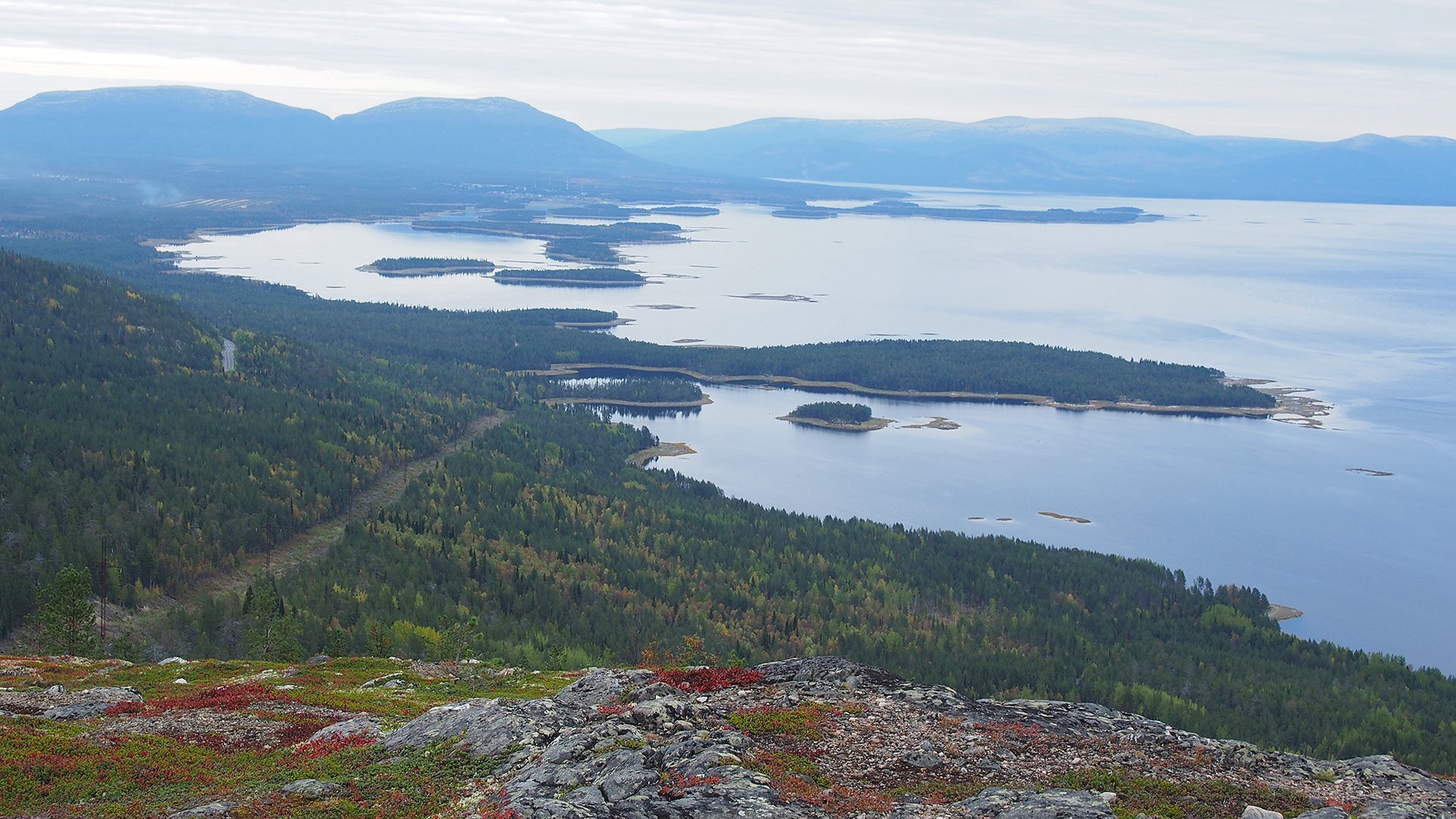 Собираюсь в отпуск! Все на юг, а я на север! В августе там климат комфортнее. Море Белое, море Северное, оз. Имандра и Онежское. Всё повидаем с детьми