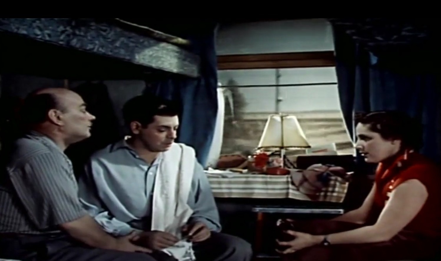 Товары и услуги в советском кино