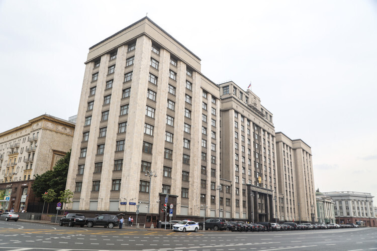 В России предложили увеличить срок службы в армии для новых граждан. Справедливо?