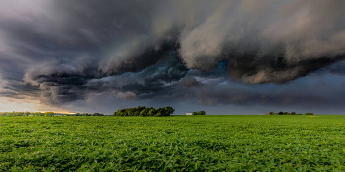 Почему летом бывает больше гроз?