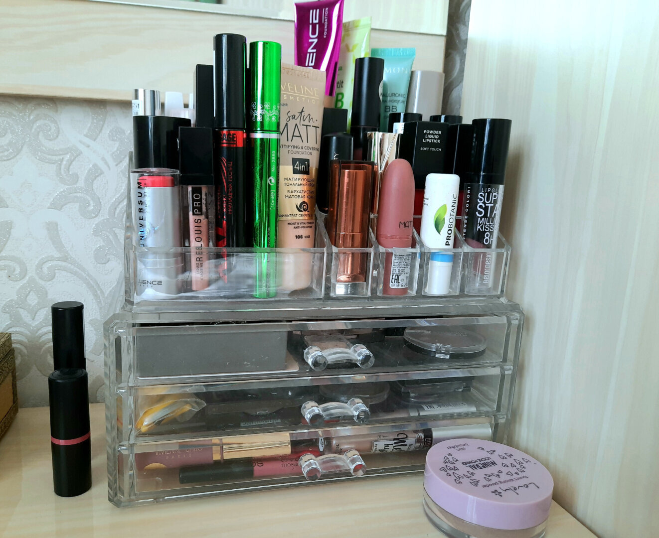 Зачем тратить деньги на косметику? Минимализм в косметичке