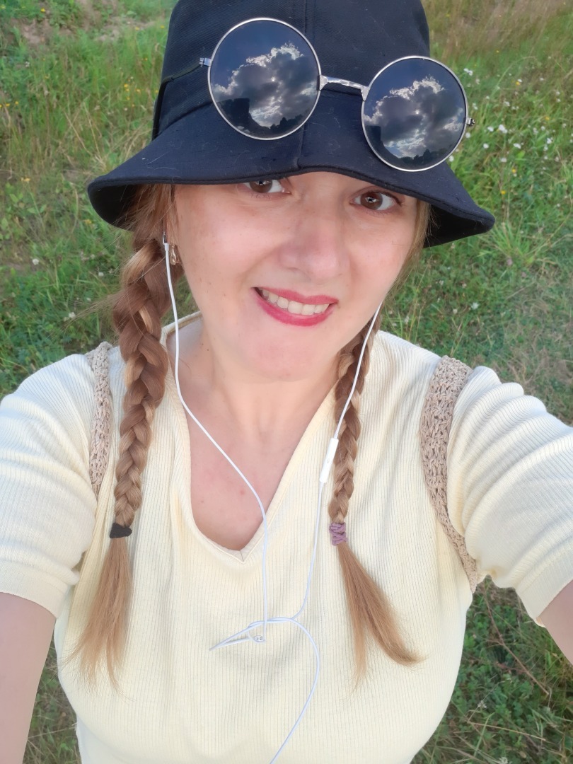 Спуск к пляжу на деревенском острове завален деревянными палками: это опасно для отдыхающих и наносит вред экологии