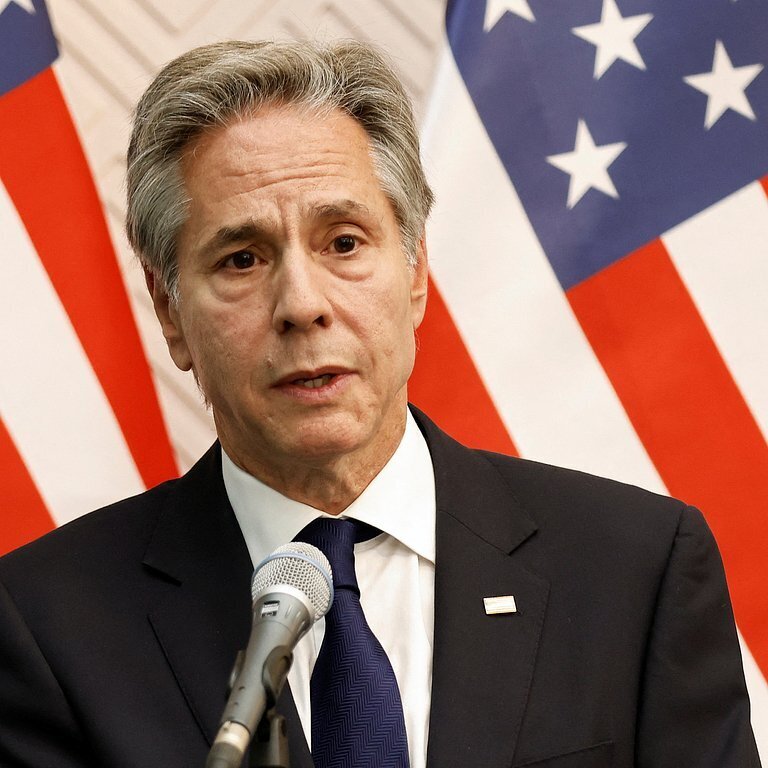 Дмитрий Медведев призывает к войне на Ближнем Востоке ради «шаткого мира»