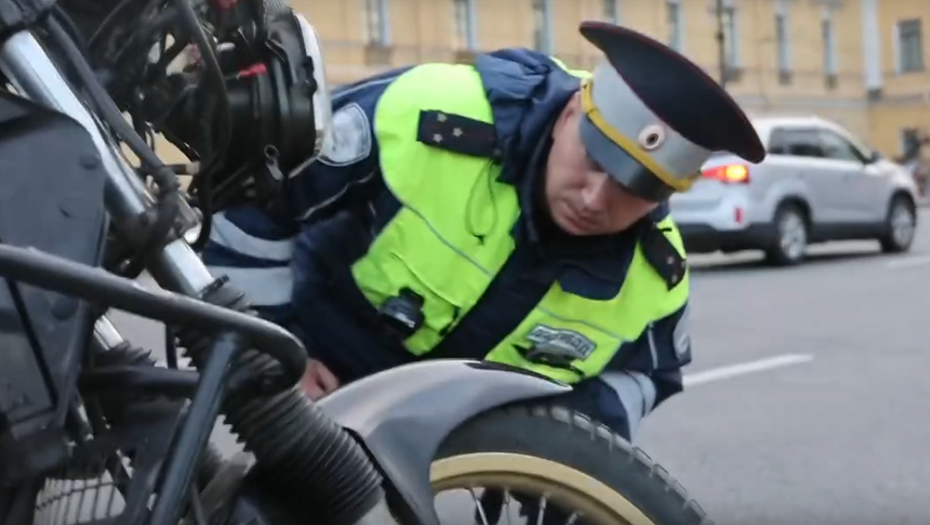 В России начали наказывать за слишком громкие машины и мотоциклы