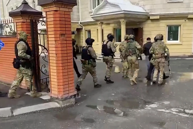 ⚡ Склоняли к терроризму ! В Тюменской области ФСБ арестовала двух религиозных деятелей ⚡